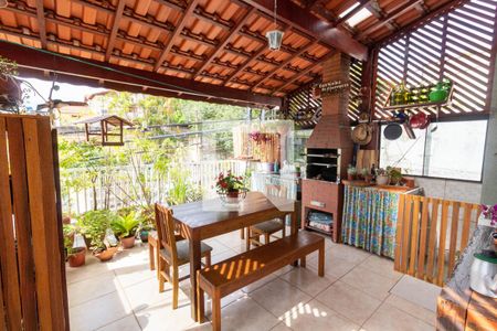 Casa à venda com 100m², 2 quartos e 2 vagas Casa à venda com 100m², 2 quartos e 2 vagasVaranda gourmet