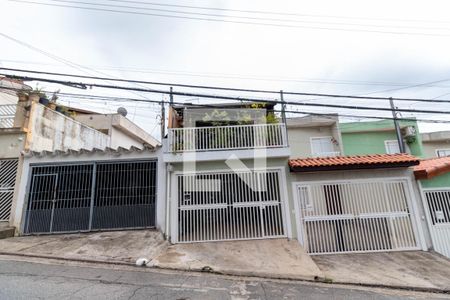 Casa à venda com 100m², 2 quartos e 2 vagas Casa à venda com 100m², 2 quartos e 2 vagasFachada
