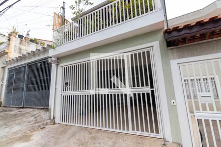 Casa à venda com 100m², 2 quartos e 2 vagas Casa à venda com 100m², 2 quartos e 2 vagasFachada