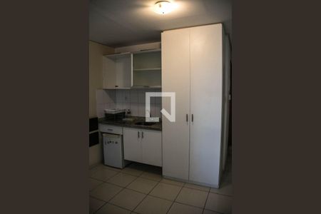 Cozinha de apartamento para alugar com 1 quarto, 29m² em Caminho das Árvores, Salvador