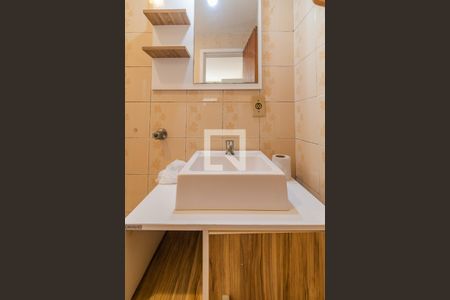 Banheiro de kitnet/studio para alugar com 1 quarto, 30m² em Coronel Aparicio Borges, Porto Alegre