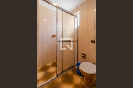 Banheiro de kitnet/studio para alugar com 1 quarto, 30m² em Coronel Aparicio Borges, Porto Alegre