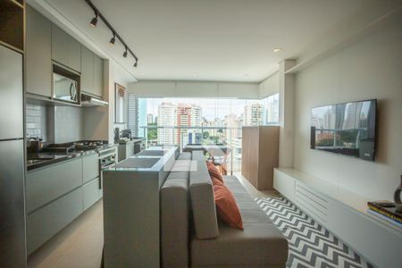 Sala / Cozinha de apartamento para alugar com 1 quarto, 40m² em Indianópolis, São Paulo