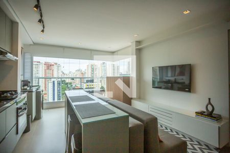 Sala / Cozinha de apartamento para alugar com 1 quarto, 40m² em Indianópolis, São Paulo