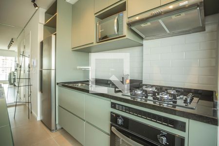 Sala / Cozinha de apartamento para alugar com 1 quarto, 40m² em Indianópolis, São Paulo