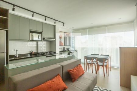 Sala / Cozinha de apartamento para alugar com 1 quarto, 40m² em Indianópolis, São Paulo