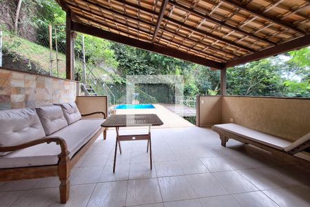 Casa de condomínio à venda com 210m², 3 quartos e 2 vagas Casa de condomínio à venda com 210m², 3 quartos e 2 vagasChurrasqueira