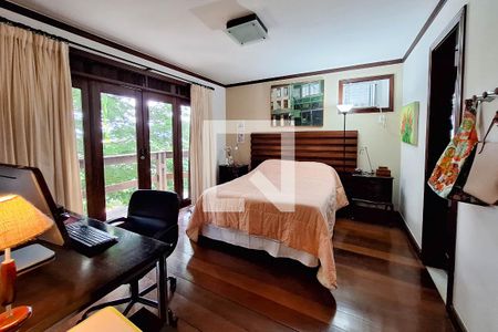 Casa de condomínio à venda com 210m², 3 quartos e 2 vagas Casa de condomínio à venda com 210m², 3 quartos e 2 vagasSuite