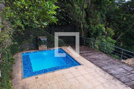 Casa de condomínio à venda com 210m², 3 quartos e 2 vagas Casa de condomínio à venda com 210m², 3 quartos e 2 vagasPiscina