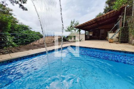 Casa de condomínio à venda com 210m², 3 quartos e 2 vagas Casa de condomínio à venda com 210m², 3 quartos e 2 vagasPiscina