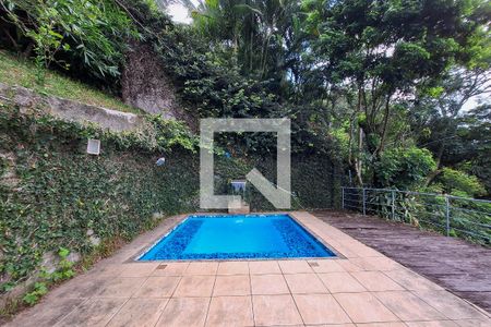 Casa de condomínio à venda com 210m², 3 quartos e 2 vagas Casa de condomínio à venda com 210m², 3 quartos e 2 vagasPiscina