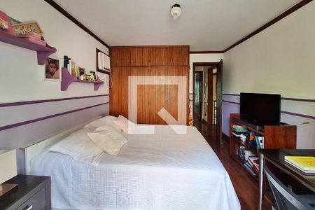 Casa de condomínio à venda com 210m², 3 quartos e 2 vagas Casa de condomínio à venda com 210m², 3 quartos e 2 vagasQuarto 1