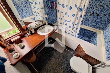 Casa de condomínio à venda com 210m², 3 quartos e 2 vagas Casa de condomínio à venda com 210m², 3 quartos e 2 vagasBanheiro da Suíte