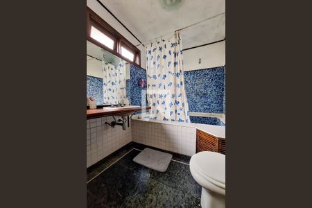 Casa de condomínio à venda com 210m², 3 quartos e 2 vagas Casa de condomínio à venda com 210m², 3 quartos e 2 vagasBanheiro da Suíte