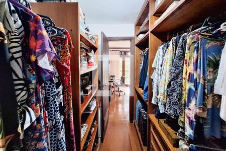 Casa de condomínio à venda com 210m², 3 quartos e 2 vagas Casa de condomínio à venda com 210m², 3 quartos e 2 vagascloset suite