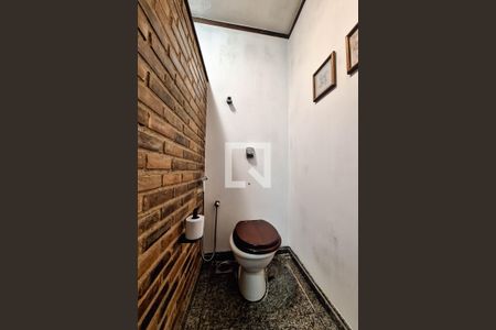 Casa de condomínio à venda com 210m², 3 quartos e 2 vagas Casa de condomínio à venda com 210m², 3 quartos e 2 vagasBanheiro Social