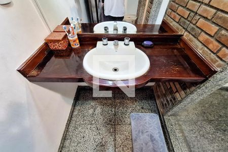 Casa de condomínio à venda com 210m², 3 quartos e 2 vagas Casa de condomínio à venda com 210m², 3 quartos e 2 vagasBanheiro Social