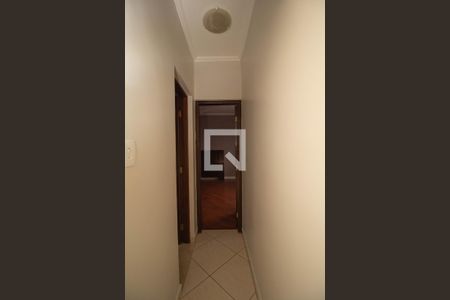 Corredor de casa à venda com 3 quartos, 240m² em Vila Marina, São Paulo