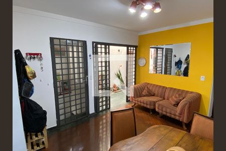 Sala de estar de casa à venda com 4 quartos, 180m² em Parque Jabaquara, São Paulo