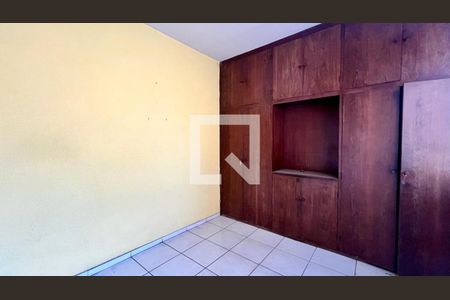 quarto  de casa à venda com 3 quartos, 302m² em Sagrada Família, Belo Horizonte