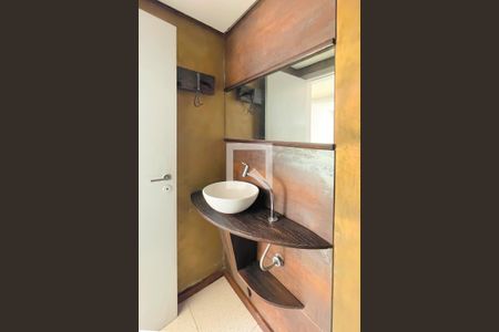 Lavabo de apartamento à venda com 2 quartos, 155m² em Higienópolis, Porto Alegre