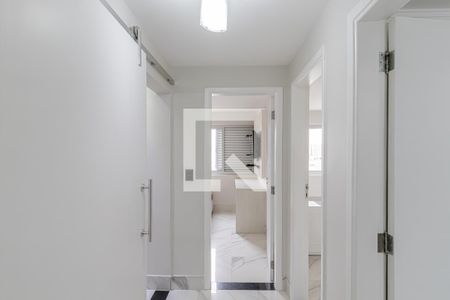 Corredor de apartamento para alugar com 3 quartos, 108m² em Vila Santo Estefano, São Paulo