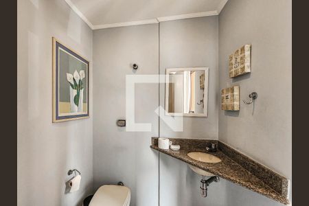 Lavabo de apartamento para alugar com 3 quartos, 140m² em Barra Funda, Guarujá