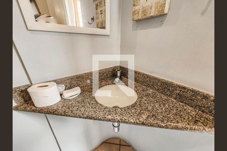 Lavabo de apartamento para alugar com 3 quartos, 140m² em Barra Funda, Guarujá