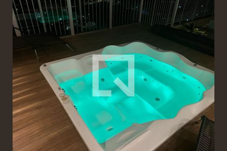 Apartamento à venda com 237m², 3 quartos e 3 vagas Apartamento à venda com 237m², 3 quartos e 3 vagasCobertura