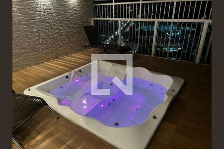 Apartamento à venda com 237m², 3 quartos e 3 vagas Apartamento à venda com 237m², 3 quartos e 3 vagasCobertura