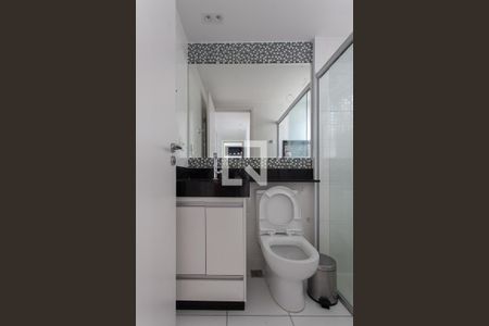 Apartamento à venda com 237m², 3 quartos e 3 vagas Apartamento à venda com 237m², 3 quartos e 3 vagasBanheiro Social