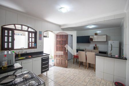 Cozinha  de casa à venda com 3 quartos, 195m² em Conjunto Residencial José Bonifácio, São Paulo