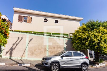 Casa à venda com 310m², 5 quartos e 3 vagas Casa à venda com 310m², 5 quartos e 3 vagasFachada