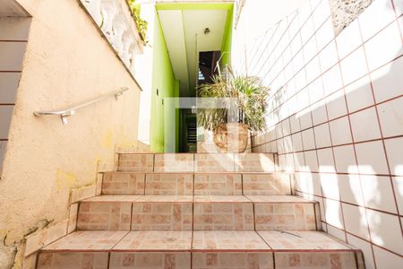 Casa à venda com 310m², 5 quartos e 3 vagas Casa à venda com 310m², 5 quartos e 3 vagasEscada