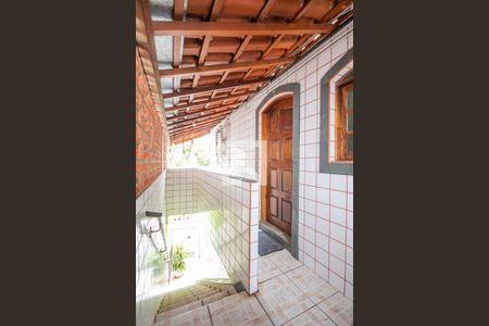 Casa à venda com 310m², 5 quartos e 3 vagas Casa à venda com 310m², 5 quartos e 3 vagasVaranda