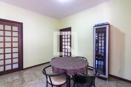 Casa à venda com 310m², 5 quartos e 3 vagas Casa à venda com 310m², 5 quartos e 3 vagasCopa