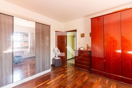 Casa à venda com 310m², 5 quartos e 3 vagas Casa à venda com 310m², 5 quartos e 3 vagasSuíte 2