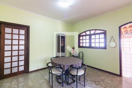 Casa à venda com 310m², 5 quartos e 3 vagas Casa à venda com 310m², 5 quartos e 3 vagasCopa