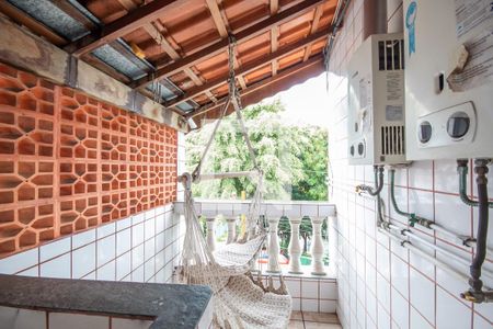 Casa à venda com 310m², 5 quartos e 3 vagas Casa à venda com 310m², 5 quartos e 3 vagasVaranda