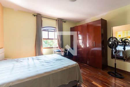 Casa à venda com 310m², 5 quartos e 3 vagas Casa à venda com 310m², 5 quartos e 3 vagasSuíte