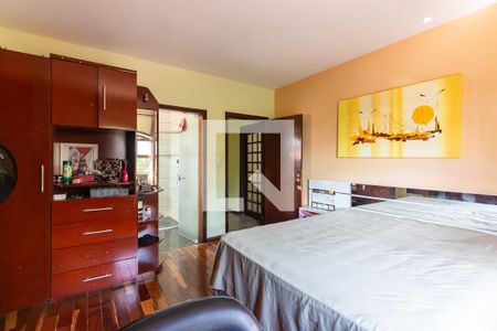 Casa à venda com 310m², 5 quartos e 3 vagas Casa à venda com 310m², 5 quartos e 3 vagasSuíte