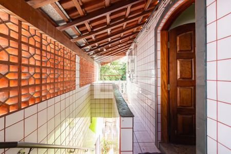 Casa à venda com 310m², 5 quartos e 3 vagas Casa à venda com 310m², 5 quartos e 3 vagasÁrea de Serviço