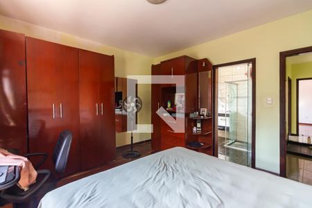 Casa à venda com 310m², 5 quartos e 3 vagas Casa à venda com 310m², 5 quartos e 3 vagasSuíte