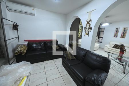 Sala de casa para alugar com 4 quartos, 360m² em Vila Santa Isabel, Goiânia