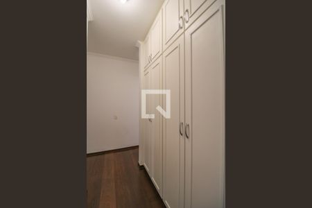 Corredor de apartamento à venda com 3 quartos, 168m² em Cambuí, Campinas