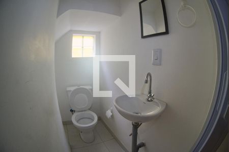 Banheiro de casa para alugar com 2 quartos, 85m² em Vila Dalva, São Paulo
