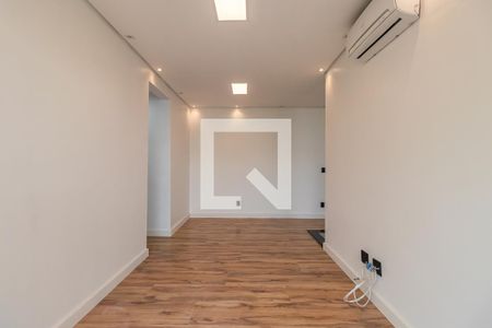 Sala de apartamento para alugar com 2 quartos, 76m² em Jardim Tupanci, Barueri