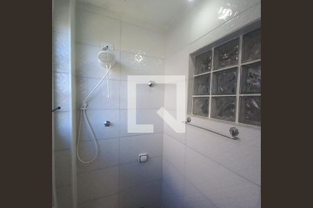 Banheiro de apartamento para alugar com 1 quarto, 30m² em Centro, São Vicente