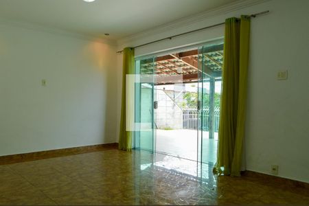 Sala de casa à venda com 3 quartos, 150m² em Curicica, Rio de Janeiro