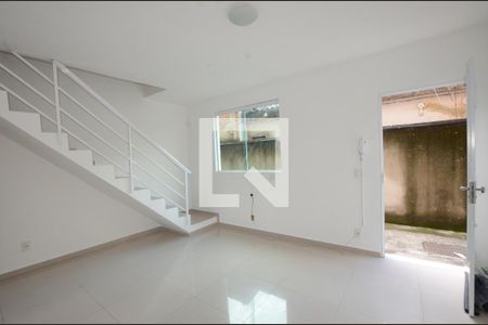 Sala de apartamento para alugar com 2 quartos, 65m² em Marechal Hermes, Rio de Janeiro